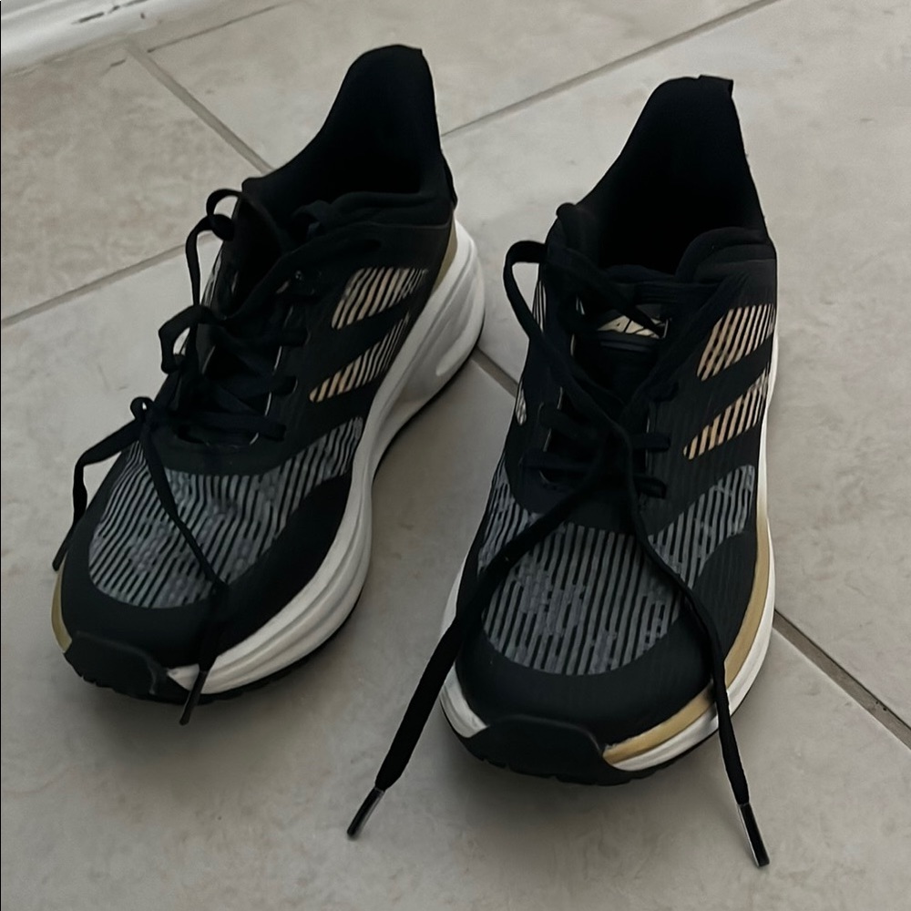 Avia Black and Gold Running Shoes